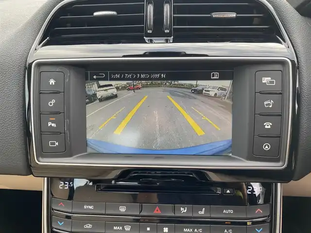 ジャガー ＸＥ XE プレステージ 福岡県 2015(平27)年 4.1万km 青Ｍ ・アダプティブクルーズコントロール/・純正ナビ／Ｂｌｕｅｔｏｏｔｈ／ＵＳＢ／ＡＵＸ／ｉＰｏｄ／ＣＤ／ＣＤチェンジャー/・バックカメラ/・白革シート/・ＥＴＣ/・純正１９ＡＷ/・パワーシート/・保証書/・取扱説明書