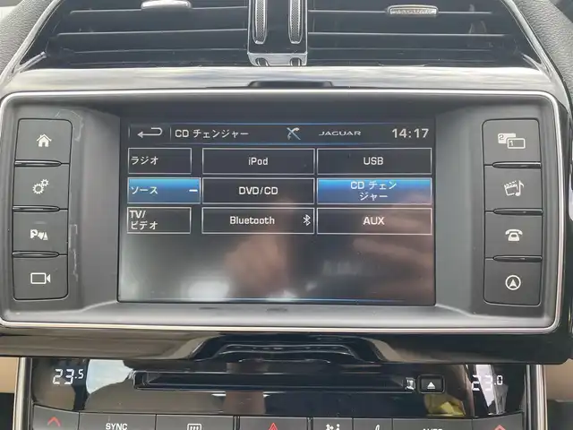 ジャガー ＸＥ XE プレステージ 福岡県 2015(平27)年 4.1万km 青Ｍ ・アダプティブクルーズコントロール/・純正ナビ／Ｂｌｕｅｔｏｏｔｈ／ＵＳＢ／ＡＵＸ／ｉＰｏｄ／ＣＤ／ＣＤチェンジャー/・バックカメラ/・白革シート/・ＥＴＣ/・純正１９ＡＷ/・パワーシート/・保証書/・取扱説明書