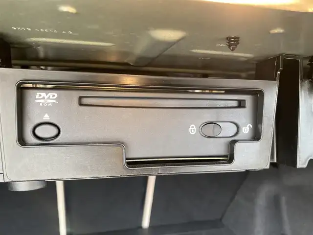 ジャガー ＸＥ XE プレステージ 福岡県 2015(平27)年 4.1万km 青Ｍ ・アダプティブクルーズコントロール/・純正ナビ／Ｂｌｕｅｔｏｏｔｈ／ＵＳＢ／ＡＵＸ／ｉＰｏｄ／ＣＤ／ＣＤチェンジャー/・バックカメラ/・白革シート/・ＥＴＣ/・純正１９ＡＷ/・パワーシート/・保証書/・取扱説明書