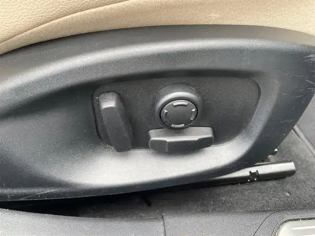 ジャガー ＸＥ XE プレステージ 福岡県 2015(平27)年 4.1万km 青Ｍ ・アダプティブクルーズコントロール/・純正ナビ／Ｂｌｕｅｔｏｏｔｈ／ＵＳＢ／ＡＵＸ／ｉＰｏｄ／ＣＤ／ＣＤチェンジャー/・バックカメラ/・白革シート/・ＥＴＣ/・純正１９ＡＷ/・パワーシート/・保証書/・取扱説明書