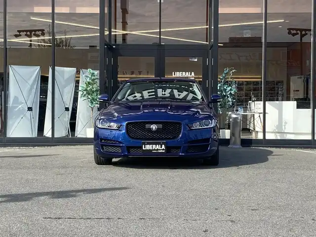 ジャガー ＸＥ XE プレステージ 福岡県 2015(平27)年 4.1万km 青Ｍ ・アダプティブクルーズコントロール/・純正ナビ／Ｂｌｕｅｔｏｏｔｈ／ＵＳＢ／ＡＵＸ／ｉＰｏｄ／ＣＤ／ＣＤチェンジャー/・バックカメラ/・白革シート/・ＥＴＣ/・純正１９ＡＷ/・パワーシート/・保証書/・取扱説明書