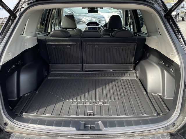 スバル フォレスター ハイブリッド アドバンス 山口県 2019(平31)年 3.5万km クリスタルブラックシリカ 純正ナビ/DVD/CD/SD/MSV/BT/USB/フルセグTV/フロント/サイド/バックカメラ/黒レザーシート/前席パワーシート/全席シートヒーター/純正エアロ/純正18インチアルミホイール/純正LEDヘッドライト/純正フォグランプ/オートライト/革巻きステアリング/ステアリングスイッチ/ステアリングヒーター/クルーズコントロール/パドルシフト/パワーバックドア/オートパーキングホールド/デジタルインナーミラー/アイサイト/横滑り防止/LKA/BSM/スマートキー×２/ドライブレコーダー/ルーフレール/純正フロアマット/トランクカバー/純正ドアバイザー/ETC/電動格納ウインカードアミラー(オート機能付き)
