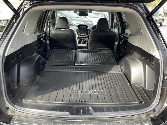 スバル フォレスター ハイブリッド アドバンス 山口県 2019(平31)年 3.5万km クリスタルブラックシリカ 純正ナビ/DVD/CD/SD/MSV/BT/USB/フルセグTV/フロント/サイド/バックカメラ/黒レザーシート/前席パワーシート/全席シートヒーター/純正エアロ/純正18インチアルミホイール/純正LEDヘッドライト/純正フォグランプ/オートライト/革巻きステアリング/ステアリングスイッチ/ステアリングヒーター/クルーズコントロール/パドルシフト/パワーバックドア/オートパーキングホールド/デジタルインナーミラー/アイサイト/横滑り防止/LKA/BSM/スマートキー×２/ドライブレコーダー/ルーフレール/純正フロアマット/トランクカバー/純正ドアバイザー/ETC/電動格納ウインカードアミラー(オート機能付き)