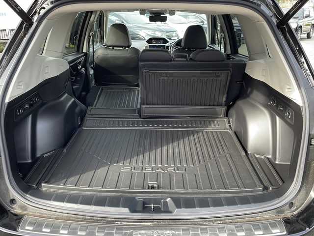 スバル フォレスター ハイブリッド アドバンス 山口県 2019(平31)年 3.5万km クリスタルブラックシリカ 純正ナビ/DVD/CD/SD/MSV/BT/USB/フルセグTV/フロント/サイド/バックカメラ/黒レザーシート/前席パワーシート/全席シートヒーター/純正エアロ/純正18インチアルミホイール/純正LEDヘッドライト/純正フォグランプ/オートライト/革巻きステアリング/ステアリングスイッチ/ステアリングヒーター/クルーズコントロール/パドルシフト/パワーバックドア/オートパーキングホールド/デジタルインナーミラー/アイサイト/横滑り防止/LKA/BSM/スマートキー×２/ドライブレコーダー/ルーフレール/純正フロアマット/トランクカバー/純正ドアバイザー/ETC/電動格納ウインカードアミラー(オート機能付き)