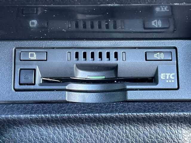 トヨタ ノア Si ダブルバイビーⅢ 千葉県 2021(令3)年 3.7万km ホワイトパールクリスタルシャイン 純正10インチナビ/(FM/AM/フルセグTV/BT/CD/DVD)/純正12.1インチフリップダウンモニター/ドライブレコーダー前後/衝突被害軽減システム/車線逸脱警報/バックカメラ/クルーズコントロール/ハーフレザーシート/両側パワースライドドア/横滑り防止装置/ETC/アイドリングストップ/LEDヘッドライト/フォグランプ/オートライト/ウィンカーミラー/電動格納ミラー/純正16インチAW/シートリフター/プッシュスタート/スマートキー/フロアマット/スペアキー/取扱説明書/保証書