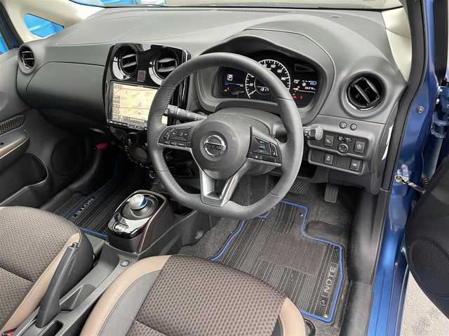 日産 ノート e－パワー メダリスト 滋賀県 2020(令2)年 6.7万km シャイニングブルー アルパイン9型ナビ/（BT/CD/DVD/フルセグ）/全方位カメラ/デジタルインナーミラー/前後ドライブレコーダー/衝突被害軽減ブレーキ/レーダークルーズコントロール/レーンキープアシスト/横滑り防止装置/ハーフレザーシート/オートライト/LEDヘッドライト/ステアリングスイッチ/プッシュスタート/オートエアコン