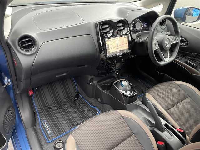 日産 ノート e－パワー メダリスト 滋賀県 2020(令2)年 6.7万km シャイニングブルー アルパイン9型ナビ/（BT/CD/DVD/フルセグ）/全方位カメラ/デジタルインナーミラー/前後ドライブレコーダー/衝突被害軽減ブレーキ/レーダークルーズコントロール/レーンキープアシスト/横滑り防止装置/ハーフレザーシート/オートライト/LEDヘッドライト/ステアリングスイッチ/プッシュスタート/オートエアコン