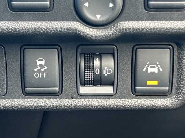 日産 ノート X 大阪府 2020(令2)年 0.4万km ホワイト ナビ　/地デジ　/全方位カメラ　/デジタルインナーミラー　/オートライト　/オートハイビーム　/前後コーナーセンサー　/ドライブレコーダー　/フロアーマット　/スマートキー