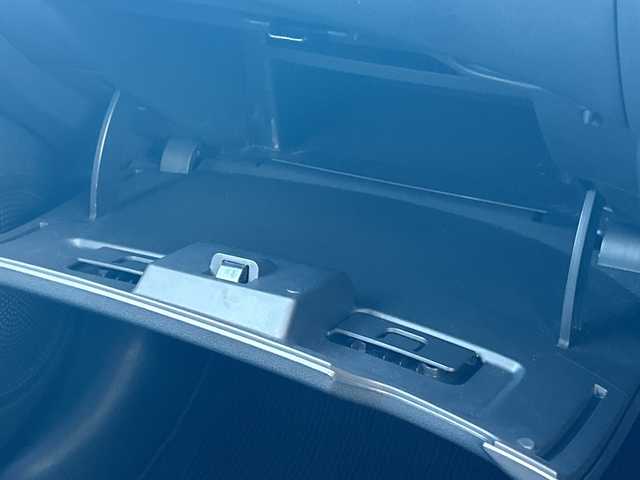 日産 ノート X 大阪府 2020(令2)年 0.4万km ホワイト ナビ　/地デジ　/全方位カメラ　/デジタルインナーミラー　/オートライト　/オートハイビーム　/前後コーナーセンサー　/ドライブレコーダー　/フロアーマット　/スマートキー