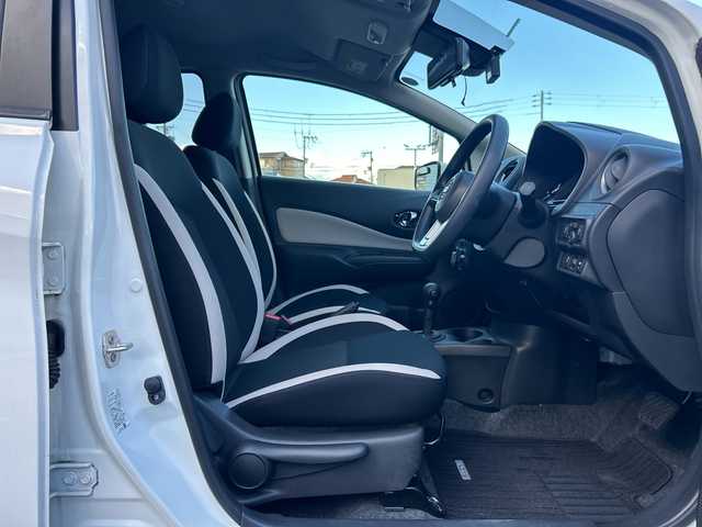 日産 ノート X 大阪府 2020(令2)年 0.4万km ホワイト ナビ　/地デジ　/全方位カメラ　/デジタルインナーミラー　/オートライト　/オートハイビーム　/前後コーナーセンサー　/ドライブレコーダー　/フロアーマット　/スマートキー