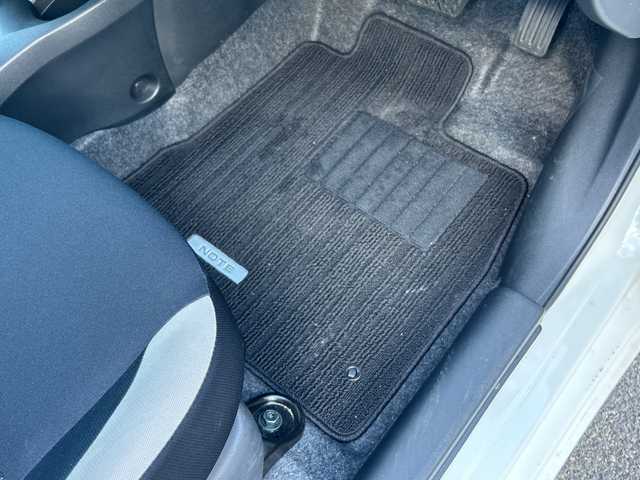 日産 ノート X 大阪府 2020(令2)年 0.4万km ホワイト ナビ　/地デジ　/全方位カメラ　/デジタルインナーミラー　/オートライト　/オートハイビーム　/前後コーナーセンサー　/ドライブレコーダー　/フロアーマット　/スマートキー