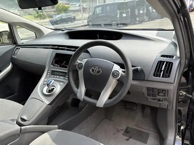 トヨタ プリウス S 高知県 2011(平23)年 8.3万km ブラック (株)IDOMが運営する【じしゃロン高知店】の自社ローン専用車両になります。こちらは現金またはオートローンご利用時の価格です。自社ローンご希望の方は別途その旨お申付け下さい