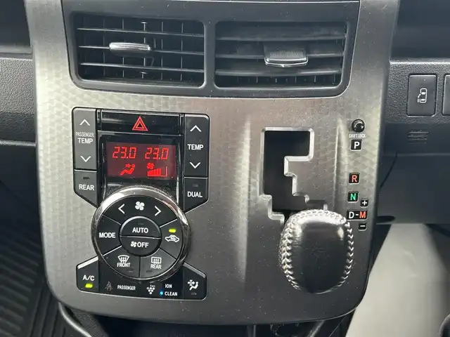 トヨタ ヴォクシー ZS 煌Z 群馬県 2013(平25)年 5.9万km ホワイトパールクリスタルシャイン 純正ナビ（FM・AM/CD・DVD）/Bluetooth接続/フルセグテレビ/ビルトインETC/バックカメラ/オートライト/オートハイビーム/電格ミラー/シートアレンジ/純正フロアマット/ハーフレザーシート/プッシュスタート/スマートキー/ウォークスルー/センターデフロック/両側パワースライドドア/3列シート/スタッドレスタイヤセット積込/取扱説明書/保証書/記録簿