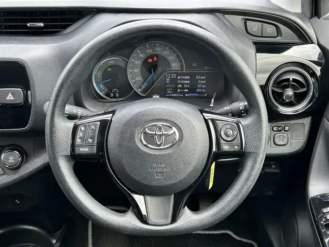 トヨタ ヴィッツ ハイブリッド F セーフティーエディションⅢ 岡山県 2019(平31)年 14.5万km ダークブルーマイカ SDナビ/純正ETC/ドライブレコーダー/バックカメラ/プッシュスタート/純正フロアマット/社外アルミホイール/フルフラットシート/アイドリングストップ/ドアバイザー/ウインカーミラー/横滑り防止装置/レーンキープアシスト/衝突被害軽減システム/LEDヘッドライト/コーナーセンサー/Wエアバッグ/オートハイビーム