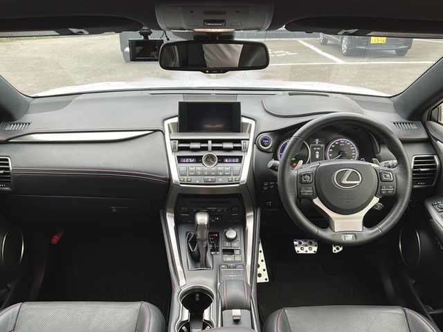 レクサス ＮＸ 300h Fスポーツ 青森県 2015(平27)年 10.1万km ソニッククォーツ ・本革シート/・純正エンジンスターター/・純正メーカーSDナビ/・全方位カメラ/・フルセグ/Bluetooth/・ドライブレコーダー/・衝突軽減ブレーキ/・ブラインドスポットモニター/・レーンキープアシスト/・レーダークルーズコントロール/・オートマチックハイビーム/・コーナーセンサー/・ドライブレコーダー/・パワーバックドア/・ハンドルヒーター/・シートヒーター/・エアシート/・ドライブレコーダー/・カーテンエアバック/・純正18AW/・LEDヘッドライト/・フォグライト/・ETC