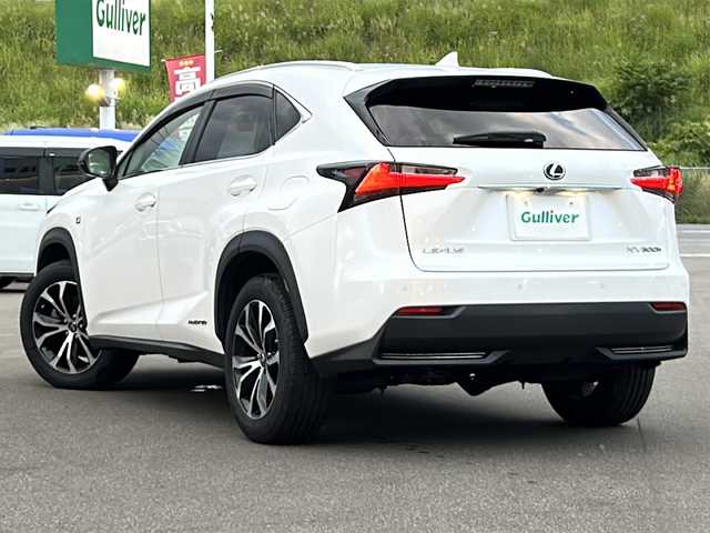 レクサス ＮＸ 300h Fスポーツ 青森県 2015(平27)年 10.1万km ソニッククォーツ ・本革シート/・純正エンジンスターター/・純正メーカーSDナビ/・全方位カメラ/・フルセグ/Bluetooth/・ドライブレコーダー/・衝突軽減ブレーキ/・ブラインドスポットモニター/・レーンキープアシスト/・レーダークルーズコントロール/・オートマチックハイビーム/・コーナーセンサー/・ドライブレコーダー/・パワーバックドア/・ハンドルヒーター/・シートヒーター/・エアシート/・ドライブレコーダー/・カーテンエアバック/・純正18AW/・LEDヘッドライト/・フォグライト/・ETC