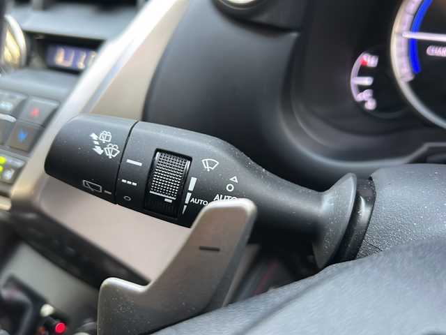レクサス ＮＸ 300h Fスポーツ 青森県 2015(平27)年 10.1万km ソニッククォーツ ・本革シート/・純正エンジンスターター/・純正メーカーSDナビ/・全方位カメラ/・フルセグ/Bluetooth/・ドライブレコーダー/・衝突軽減ブレーキ/・ブラインドスポットモニター/・レーンキープアシスト/・レーダークルーズコントロール/・オートマチックハイビーム/・コーナーセンサー/・ドライブレコーダー/・パワーバックドア/・ハンドルヒーター/・シートヒーター/・エアシート/・ドライブレコーダー/・カーテンエアバック/・純正18AW/・LEDヘッドライト/・フォグライト/・ETC