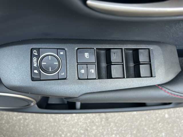 レクサス ＮＸ 300h Fスポーツ 青森県 2015(平27)年 10.1万km ソニッククォーツ ・本革シート/・純正エンジンスターター/・純正メーカーSDナビ/・全方位カメラ/・フルセグ/Bluetooth/・ドライブレコーダー/・衝突軽減ブレーキ/・ブラインドスポットモニター/・レーンキープアシスト/・レーダークルーズコントロール/・オートマチックハイビーム/・コーナーセンサー/・ドライブレコーダー/・パワーバックドア/・ハンドルヒーター/・シートヒーター/・エアシート/・ドライブレコーダー/・カーテンエアバック/・純正18AW/・LEDヘッドライト/・フォグライト/・ETC