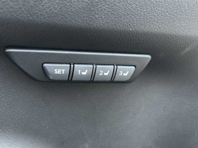 レクサス ＮＸ 300h Fスポーツ 青森県 2015(平27)年 10.1万km ソニッククォーツ ・本革シート/・純正エンジンスターター/・純正メーカーSDナビ/・全方位カメラ/・フルセグ/Bluetooth/・ドライブレコーダー/・衝突軽減ブレーキ/・ブラインドスポットモニター/・レーンキープアシスト/・レーダークルーズコントロール/・オートマチックハイビーム/・コーナーセンサー/・ドライブレコーダー/・パワーバックドア/・ハンドルヒーター/・シートヒーター/・エアシート/・ドライブレコーダー/・カーテンエアバック/・純正18AW/・LEDヘッドライト/・フォグライト/・ETC
