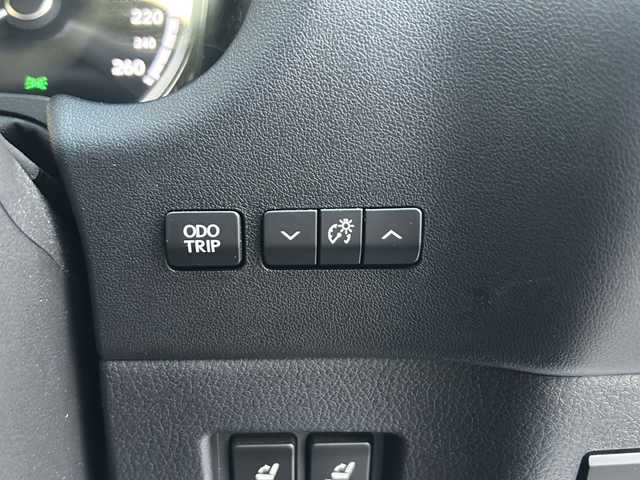 レクサス ＮＸ 300h Fスポーツ 青森県 2015(平27)年 10.1万km ソニッククォーツ ・本革シート/・純正エンジンスターター/・純正メーカーSDナビ/・全方位カメラ/・フルセグ/Bluetooth/・ドライブレコーダー/・衝突軽減ブレーキ/・ブラインドスポットモニター/・レーンキープアシスト/・レーダークルーズコントロール/・オートマチックハイビーム/・コーナーセンサー/・ドライブレコーダー/・パワーバックドア/・ハンドルヒーター/・シートヒーター/・エアシート/・ドライブレコーダー/・カーテンエアバック/・純正18AW/・LEDヘッドライト/・フォグライト/・ETC