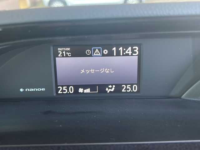 トヨタ エスクァイア ハイブリッド Gi 静岡県 2015(平27)年 4.9万km ホワイトパールクリスタルシャイン カロッツェリアナビ/・CD/DVD/・MSV/・FM/AM/・MCC/・フルセグTV/・SD/・Bluetooth/・iPod/主要装備/・フリップダウンモニター/・シート背面モニター２個/・ドライブレコーダー/・クルーズコントロール/・ワイヤレス充電/・運転席＋助手席シートヒーター/・カロッツェリアサブウーファー/・ＥＴＣ/・ＬＥＤライト/・フォグランプ/・両側パワスラ/・オートライト