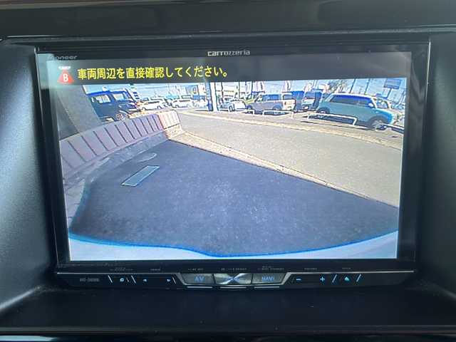 トヨタ エスクァイア ハイブリッド Gi 静岡県 2015(平27)年 4.9万km ホワイトパールクリスタルシャイン カロッツェリアナビ/・CD/DVD/・MSV/・FM/AM/・MCC/・フルセグTV/・SD/・Bluetooth/・iPod/主要装備/・フリップダウンモニター/・シート背面モニター２個/・ドライブレコーダー/・クルーズコントロール/・ワイヤレス充電/・運転席＋助手席シートヒーター/・カロッツェリアサブウーファー/・ＥＴＣ/・ＬＥＤライト/・フォグランプ/・両側パワスラ/・オートライト
