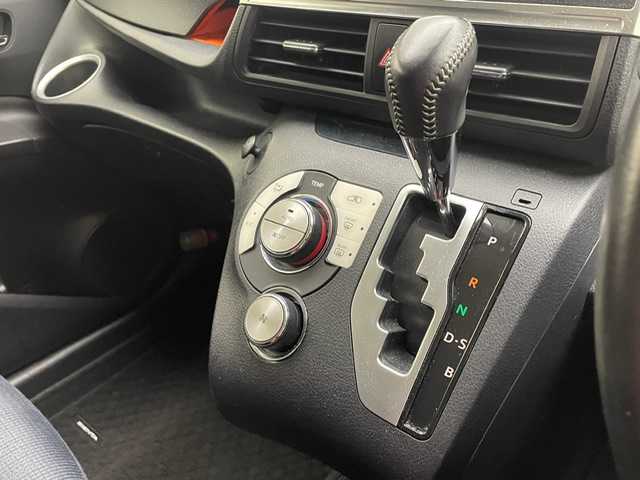 トヨタ シエンタ G 兵庫県 2016(平28)年 7万km ホワイトパールクリスタルシャイン 純正ナビ/ワンセグ CD DVD BT MSV AUX/両側パワースライドドア/プリクラッシュセーフティー/LDA/ビルトインETC/バックカメラ/LEDヘッドライト/フォグライト/オートライト/オートハイビーム/純正アルミホイール(スタッドレス)/スマートキー