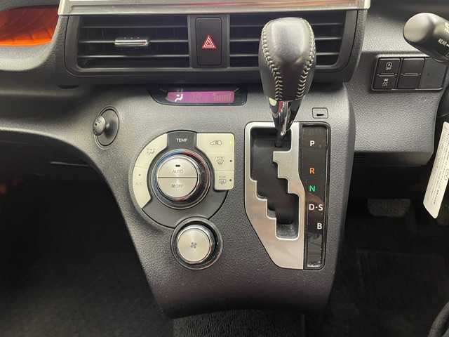 トヨタ シエンタ G 兵庫県 2016(平28)年 7万km ホワイトパールクリスタルシャイン 純正ナビ/ワンセグ CD DVD BT MSV AUX/両側パワースライドドア/プリクラッシュセーフティー/LDA/ビルトインETC/バックカメラ/LEDヘッドライト/フォグライト/オートライト/オートハイビーム/純正アルミホイール(スタッドレス)/スマートキー