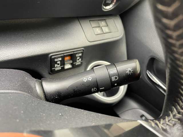 トヨタ シエンタ G 兵庫県 2016(平28)年 7万km ホワイトパールクリスタルシャイン 純正ナビ/ワンセグ CD DVD BT MSV AUX/両側パワースライドドア/プリクラッシュセーフティー/LDA/ビルトインETC/バックカメラ/LEDヘッドライト/フォグライト/オートライト/オートハイビーム/純正アルミホイール(スタッドレス)/スマートキー