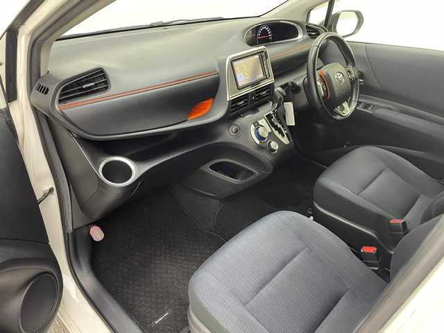 トヨタ シエンタ G 兵庫県 2016(平28)年 7万km ホワイトパールクリスタルシャイン 純正ナビ/ワンセグ CD DVD BT MSV AUX/両側パワースライドドア/プリクラッシュセーフティー/LDA/ビルトインETC/バックカメラ/LEDヘッドライト/フォグライト/オートライト/オートハイビーム/純正アルミホイール(スタッドレス)/スマートキー