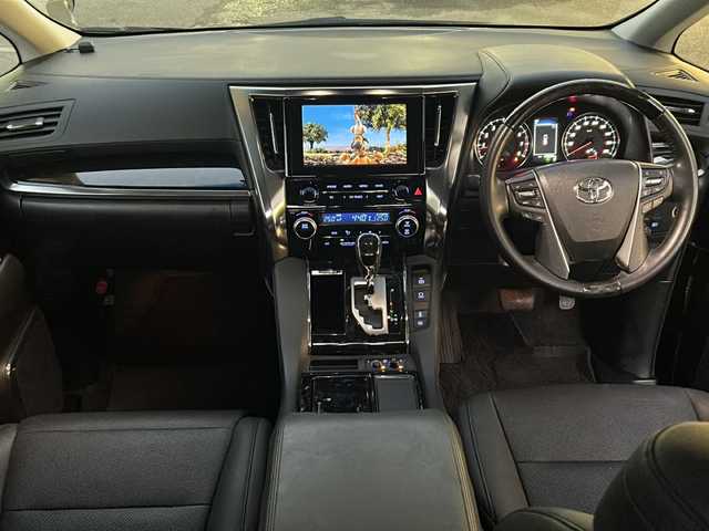 トヨタ アルファード S Cパッケージ 埼玉県 2023(令5)年 4.9万km ブラック 登録時49094m/ワンオーナー/サンルーフ/純正ナビ/フルセグTV/Bluetooth/Miracast/USB/バックカメラ/パワーシート/メモリーシート/デジタルインナーミラー/シートヒーター/ハンドルヒーター/クルーズコントロール/レーンキープアシスト/衝突被害軽減ブレーキ/BSM/コーナーセンサー/ドライブレコーダー（前後）/ETC2.0/オットマン/レザーシート/パワーバックドア/LEDヘッドライト/フォグランプ/純正18インチアルミホイール/純正フロアマット/電動格納ミラー/ウィンカーミラー/スマートキー×２/保証書/取扱説明書