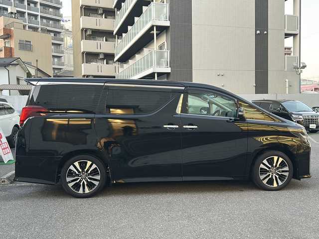 トヨタ アルファード S Cパッケージ 埼玉県 2023(令5)年 4.9万km ブラック 登録時49094m/ワンオーナー/サンルーフ/純正ナビ/フルセグTV/Bluetooth/Miracast/USB/バックカメラ/パワーシート/メモリーシート/デジタルインナーミラー/シートヒーター/ハンドルヒーター/クルーズコントロール/レーンキープアシスト/衝突被害軽減ブレーキ/BSM/コーナーセンサー/ドライブレコーダー（前後）/ETC2.0/オットマン/レザーシート/パワーバックドア/LEDヘッドライト/フォグランプ/純正18インチアルミホイール/純正フロアマット/電動格納ミラー/ウィンカーミラー/スマートキー×２/保証書/取扱説明書