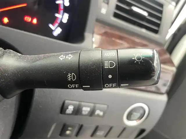 トヨタ ヴェルファイア 2．4Z 鹿児島県 2013(平25)年 13.6万km ホワイトパールクリスタルシャイン 禁煙車/フリップダウンモニター/両側パワースライドドア/サンルーフ/社外SDナビ(AVIC-R2802)/　・Bluetooth/　・CD/DVD/　・フルセグTV/　・AUX/　・AM/FM/　・USB/バックカメラ/ETC/スマホホルダー/コーナーセンサー/純正フロアマット/純正アルミホイール/ステアリングリモコン/電動格納ミラー/オートライト/プッシュスタート