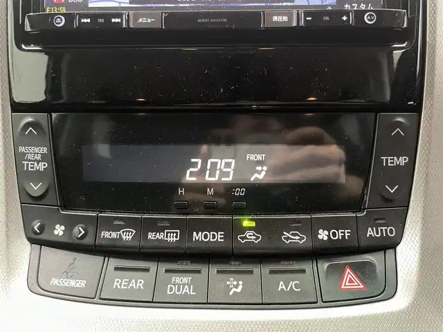 トヨタ ヴェルファイア 2．4Z 鹿児島県 2013(平25)年 13.6万km ホワイトパールクリスタルシャイン 禁煙車/フリップダウンモニター/両側パワースライドドア/サンルーフ/社外SDナビ(AVIC-R2802)/　・Bluetooth/　・CD/DVD/　・フルセグTV/　・AUX/　・AM/FM/　・USB/バックカメラ/ETC/スマホホルダー/コーナーセンサー/純正フロアマット/純正アルミホイール/ステアリングリモコン/電動格納ミラー/オートライト/プッシュスタート