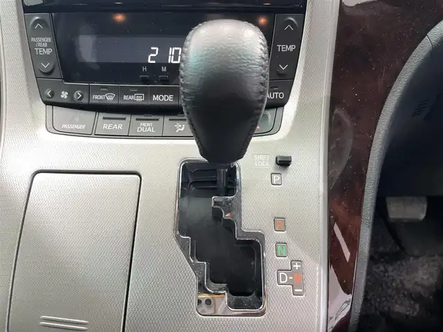 トヨタ ヴェルファイア 2．4Z 鹿児島県 2013(平25)年 13.6万km ホワイトパールクリスタルシャイン 禁煙車/フリップダウンモニター/両側パワースライドドア/サンルーフ/社外SDナビ(AVIC-R2802)/　・Bluetooth/　・CD/DVD/　・フルセグTV/　・AUX/　・AM/FM/　・USB/バックカメラ/ETC/スマホホルダー/コーナーセンサー/純正フロアマット/純正アルミホイール/ステアリングリモコン/電動格納ミラー/オートライト/プッシュスタート