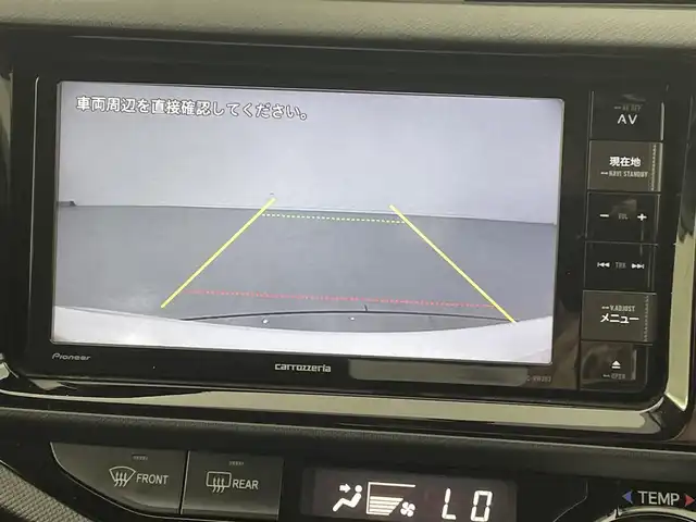 トヨタ アクア S 熊本県 2016(平28)年 6.7万km ライムホワイトパールクリスタルシャイン 社外ナビAVIC-RW303（ＣＤ・ＤＶＤ・フルセグ・ＢＴ・ＳＤ・ＡＵＸ・ｉｐｏｄ・ＵＳＢ）/バックカメラ　/ＥＴＣ　/ＴＲＤエアロ（Ｆ・Ｓ・Ｒ）/車両接近通報装置　/横滑り防止　/純正フロアマット　/社外１７インチＡＷ　/オートライト/LEDヘッドライト/フォグライト/スマートキー/プッシュスタート