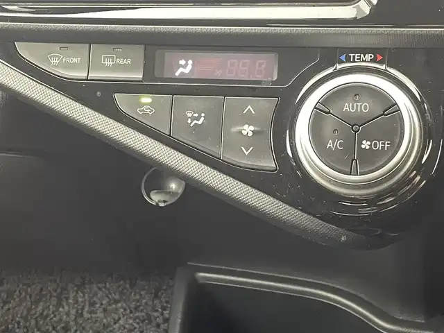 トヨタ アクア S 熊本県 2016(平28)年 6.7万km ライムホワイトパールクリスタルシャイン 社外ナビAVIC-RW303（ＣＤ・ＤＶＤ・フルセグ・ＢＴ・ＳＤ・ＡＵＸ・ｉｐｏｄ・ＵＳＢ）/バックカメラ　/ＥＴＣ　/ＴＲＤエアロ（Ｆ・Ｓ・Ｒ）/車両接近通報装置　/横滑り防止　/純正フロアマット　/社外１７インチＡＷ　/オートライト/LEDヘッドライト/フォグライト/スマートキー/プッシュスタート