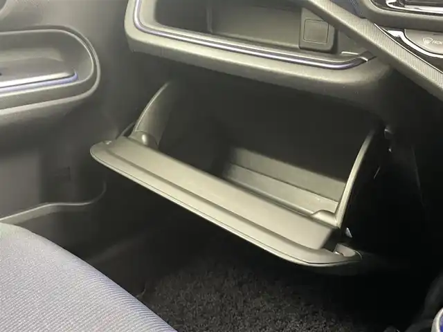 トヨタ アクア S 熊本県 2016(平28)年 6.7万km ライムホワイトパールクリスタルシャイン 社外ナビAVIC-RW303（ＣＤ・ＤＶＤ・フルセグ・ＢＴ・ＳＤ・ＡＵＸ・ｉｐｏｄ・ＵＳＢ）/バックカメラ　/ＥＴＣ　/ＴＲＤエアロ（Ｆ・Ｓ・Ｒ）/車両接近通報装置　/横滑り防止　/純正フロアマット　/社外１７インチＡＷ　/オートライト/LEDヘッドライト/フォグライト/スマートキー/プッシュスタート
