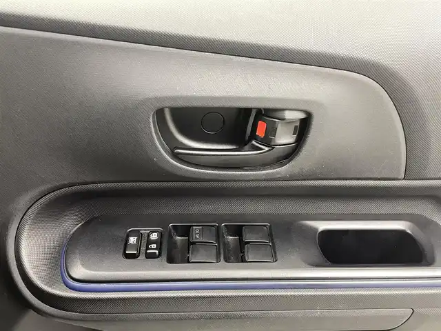 トヨタ アクア S 熊本県 2016(平28)年 6.7万km ライムホワイトパールクリスタルシャイン 社外ナビAVIC-RW303（ＣＤ・ＤＶＤ・フルセグ・ＢＴ・ＳＤ・ＡＵＸ・ｉｐｏｄ・ＵＳＢ）/バックカメラ　/ＥＴＣ　/ＴＲＤエアロ（Ｆ・Ｓ・Ｒ）/車両接近通報装置　/横滑り防止　/純正フロアマット　/社外１７インチＡＷ　/オートライト/LEDヘッドライト/フォグライト/スマートキー/プッシュスタート