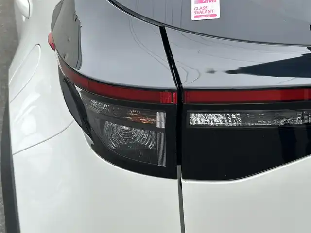 トヨタ ヤリスクロス ハイブリッド G 山形県 2021(令3)年 2万km ブラックマイカ/ホワイトパールクリスタルシャイン 2トーン ワンオーナー/禁煙車/トヨタセーフティセンス/レーダークルーズコントロール/純正ディスプレイオーディオ/BT/USB/Miracast/全周囲カメラ/純正エンジンスターター/ステアリングリモコン/コーナーセンサー/ETC2.0/純正LEDヘッドライト/USBポート/横滑り防止装置/社外アルミスタッドレス車載/スマートキー/スペアキー/サイドエアバック/純正フロアマット/純正ドアバイザー/新車保証書/取扱説明書