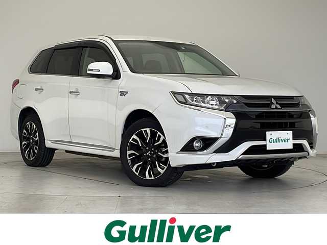 三菱 アウトランダー ＰＨＥＶ G ナビパッケージ 愛知県 2016(平28)年 5.6万km シルキーホワイト 衝突軽減システム/純正SDナビ（SDなし）/全方位カメラ/レーダークルーズコントロール/シートヒーター/CD/DVD/Bluetooth/バックカメラ/ステアリングヒーター/電動リアゲート/パワーシート/コーナーセンサー/純正アルミホイール/LEDヘッドライト/４WD/パドルシフト/ETC/ステアリングスイッチ/スマートキー/プッシュスタート