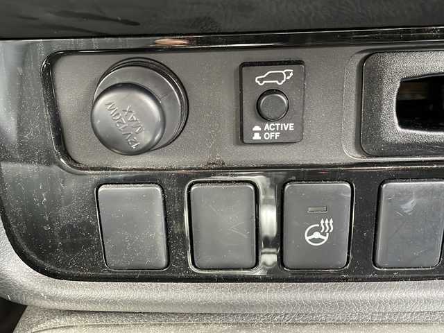 三菱 アウトランダー ＰＨＥＶ G ナビパッケージ 愛知県 2016(平28)年 5.6万km シルキーホワイト 衝突軽減システム/純正SDナビ（SDなし）/全方位カメラ/レーダークルーズコントロール/シートヒーター/CD/DVD/Bluetooth/バックカメラ/ステアリングヒーター/電動リアゲート/パワーシート/コーナーセンサー/純正アルミホイール/LEDヘッドライト/４WD/パドルシフト/ETC/ステアリングスイッチ/スマートキー/プッシュスタート
