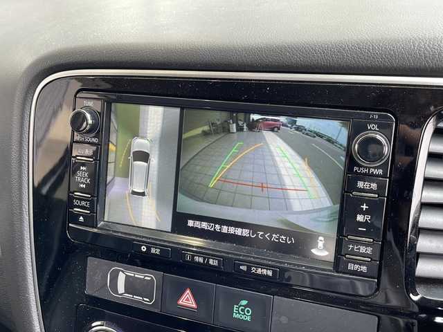 三菱 アウトランダー ＰＨＥＶ G ナビパッケージ 愛知県 2016(平28)年 5.6万km シルキーホワイト 衝突軽減システム/純正SDナビ（SDなし）/全方位カメラ/レーダークルーズコントロール/シートヒーター/CD/DVD/Bluetooth/バックカメラ/ステアリングヒーター/電動リアゲート/パワーシート/コーナーセンサー/純正アルミホイール/LEDヘッドライト/４WD/パドルシフト/ETC/ステアリングスイッチ/スマートキー/プッシュスタート