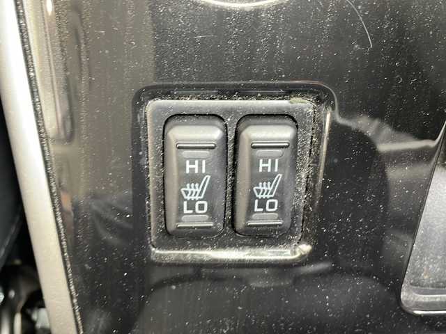 三菱 アウトランダー ＰＨＥＶ G ナビパッケージ 愛知県 2016(平28)年 5.6万km シルキーホワイト 衝突軽減システム/純正SDナビ（SDなし）/全方位カメラ/レーダークルーズコントロール/シートヒーター/CD/DVD/Bluetooth/バックカメラ/ステアリングヒーター/電動リアゲート/パワーシート/コーナーセンサー/純正アルミホイール/LEDヘッドライト/４WD/パドルシフト/ETC/ステアリングスイッチ/スマートキー/プッシュスタート