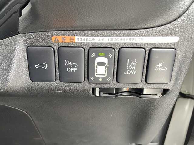 三菱 アウトランダー ＰＨＥＶ G ナビパッケージ 愛知県 2016(平28)年 5.6万km シルキーホワイト 衝突軽減システム/純正SDナビ（SDなし）/全方位カメラ/レーダークルーズコントロール/シートヒーター/CD/DVD/Bluetooth/バックカメラ/ステアリングヒーター/電動リアゲート/パワーシート/コーナーセンサー/純正アルミホイール/LEDヘッドライト/４WD/パドルシフト/ETC/ステアリングスイッチ/スマートキー/プッシュスタート