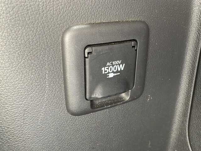三菱 アウトランダー ＰＨＥＶ G ナビパッケージ 愛知県 2016(平28)年 5.6万km シルキーホワイト 衝突軽減システム/純正SDナビ（SDなし）/全方位カメラ/レーダークルーズコントロール/シートヒーター/CD/DVD/Bluetooth/バックカメラ/ステアリングヒーター/電動リアゲート/パワーシート/コーナーセンサー/純正アルミホイール/LEDヘッドライト/４WD/パドルシフト/ETC/ステアリングスイッチ/スマートキー/プッシュスタート