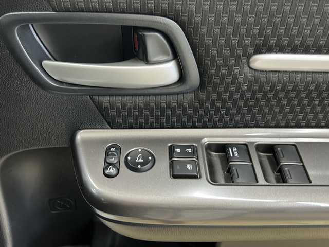 ホンダ ステップワゴン スパーダ クルスピセンシング 道央・札幌 2021(令3)年 5.7万km プラチナホワイトパール ・ワンオーナー/・4WD/・純正9インチナビ/・フルセグTV/DVD/CD/SD/BT/・バックカメラ/・両側パワースライドドア/・ホンダセンシング/・CMBS/・アダプティブクルーズコントロール/・先行車発進お知らせ/・路外逸脱抑制システム/・レーンキープアシスト/・標識認識機能/・パドルシフト/・横滑り防止/・ワイパーデアイサー/・ビルトインETC/・ハーフレザーシート/・前席シートヒーター/・LEDヘッドライト/・LEDフォグ/・アイドリングストップ/・プッシュスタート/・スマートキー/・電格ミラー/・ミラーヒーター