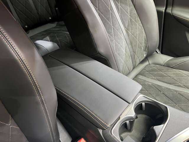 プジョー ３００８ GT ブルー HDi 千葉県 2018(平30)年 4.3万km パール ＡＣＣ　/純正ナビ　/フルセグＴＶ　/バックカメラ　/ハーフレザーシート　/ＬＥＤヘッドライト　/ハイビームアシスト　/電動リアゲート　/ＥＴＣ　/純正１８インチＡＷ