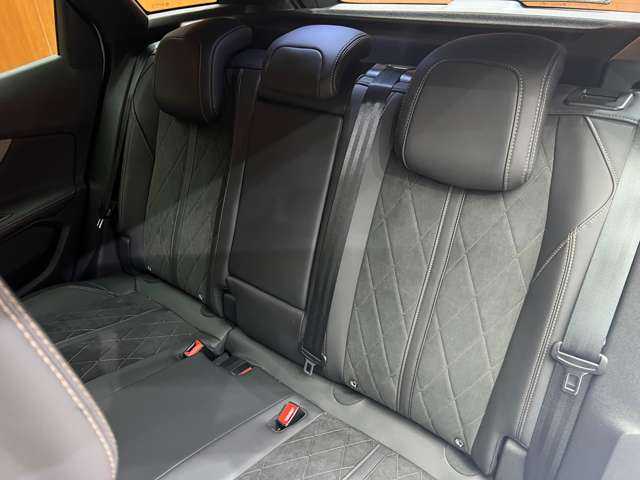 プジョー ３００８ GT ブルー HDi 千葉県 2018(平30)年 4.3万km パール ＡＣＣ　/純正ナビ　/フルセグＴＶ　/バックカメラ　/ハーフレザーシート　/ＬＥＤヘッドライト　/ハイビームアシスト　/電動リアゲート　/ＥＴＣ　/純正１８インチＡＷ
