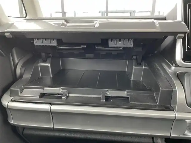スズキ スペーシア ギア HYBRID XZ 千葉県 2019(令1)年 3.3万km フェニックスレッドパール/ガンメタリック2トーンルーフ 純正メモリナビ/(フルセグTV CD DVD BT FM AM)/全周囲カメラ/ルーフレール/リアサーキュレーター/衝突被害軽減システム/車線逸脱警報/両側パワースライドドア/横滑り防止装置/アイドリングストップ/LEDヘッドライト/フォグランプ/オートライト/ウィンカーミラー/電動格納ミラー/シートヒーター/シートリフター/プッシュスタート/スマートキー/フロアマット/ドアバイザー/スペアキー/取扱説明書/保証書